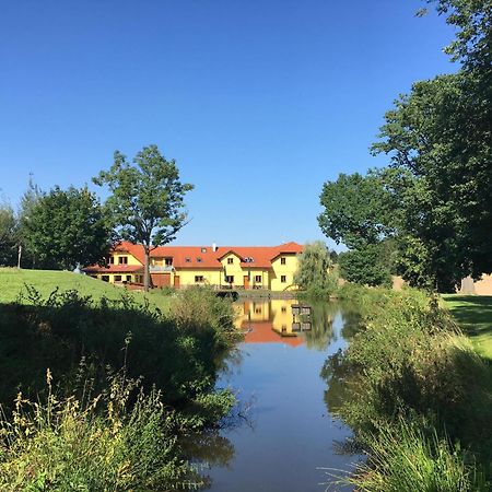 Podvesky Mlyn Hotel Tlumacov Luaran gambar