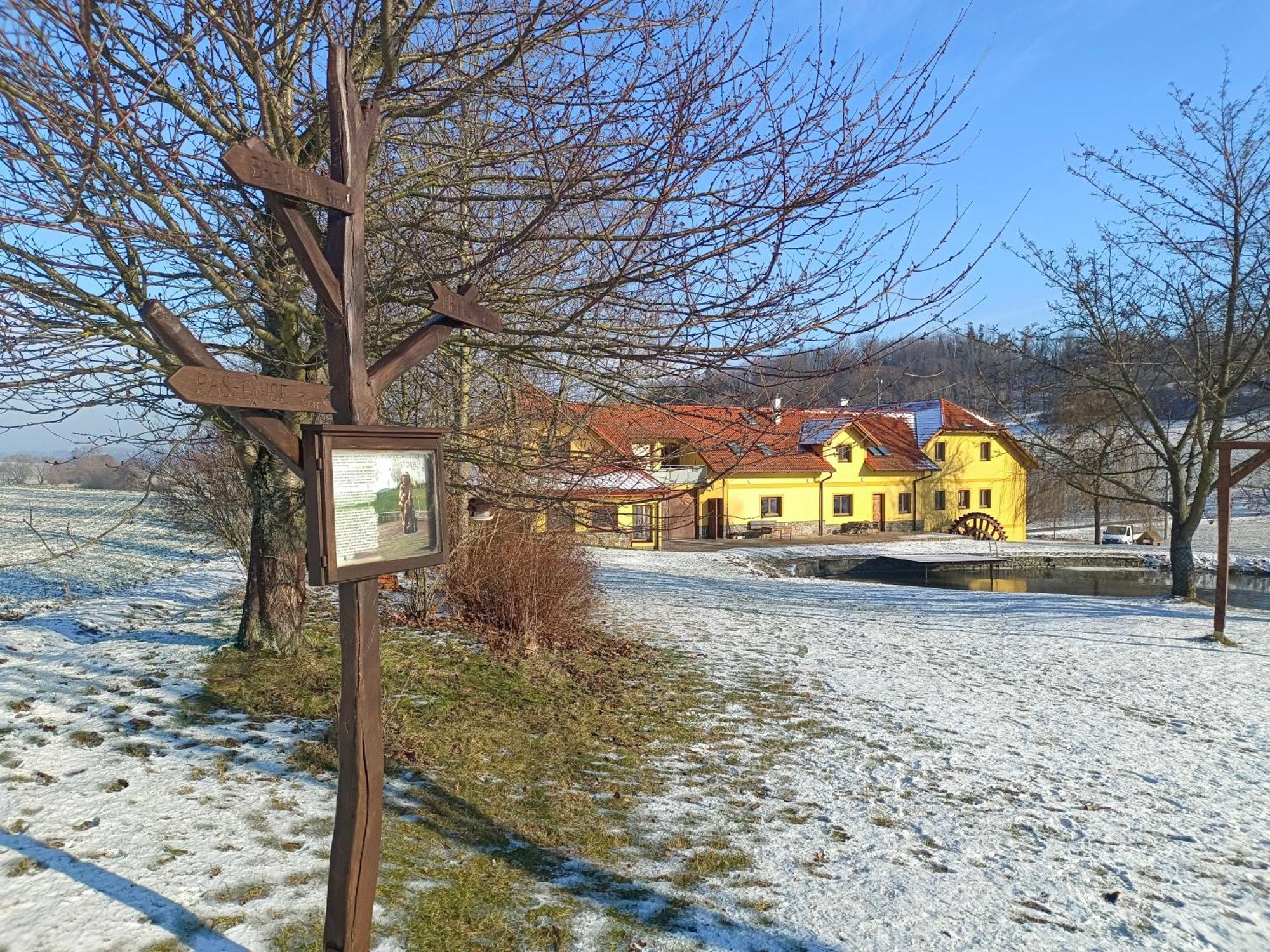 Podvesky Mlyn Hotel Tlumacov Luaran gambar