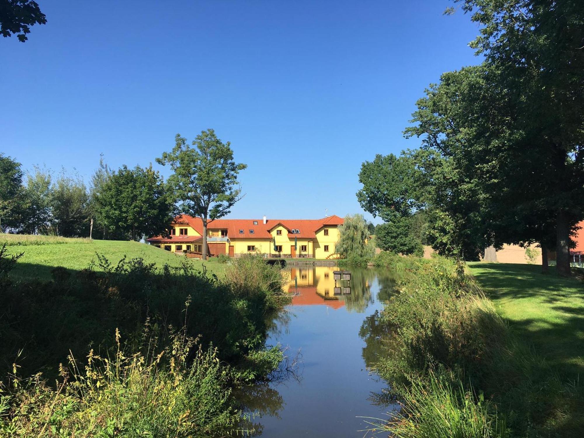 Podvesky Mlyn Hotel Tlumacov Luaran gambar
